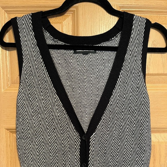 Chevron Knitted V Neck Vest - Picture 4 of 11